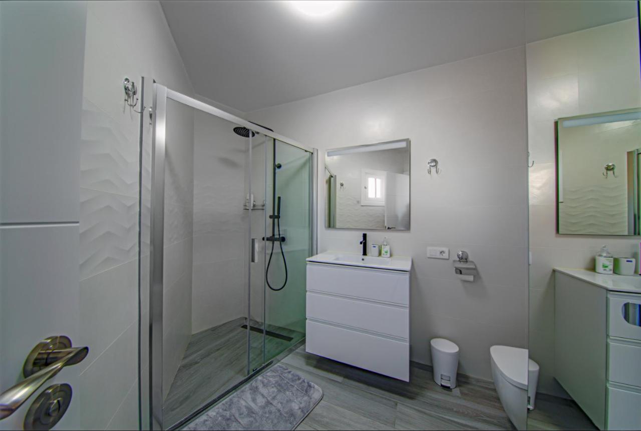 Park Royal 1 Studio Адехе Экстерьер фото